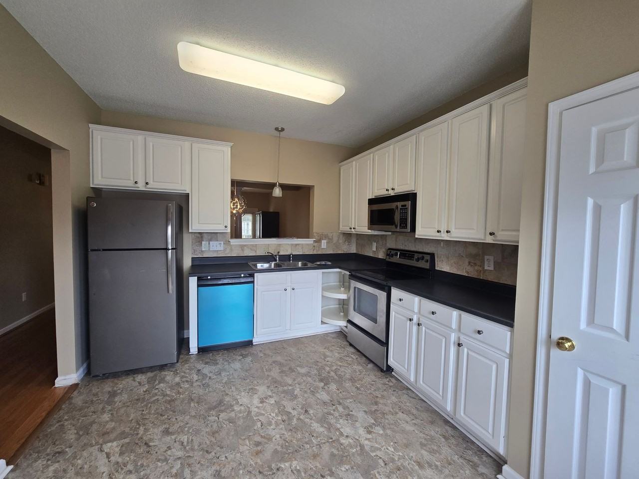210 Brittany Way - Photo 3 of 26