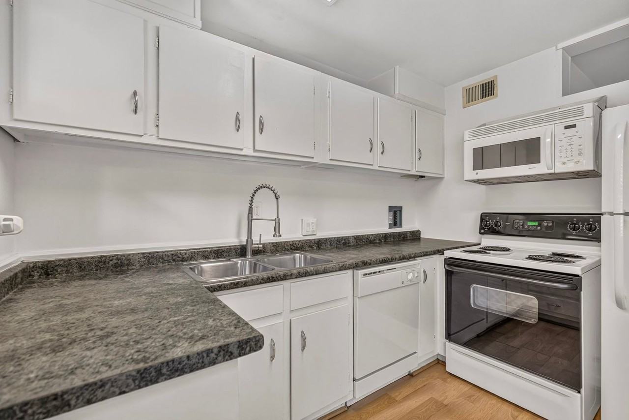 62 Faris Cir - Photo 3 of 21