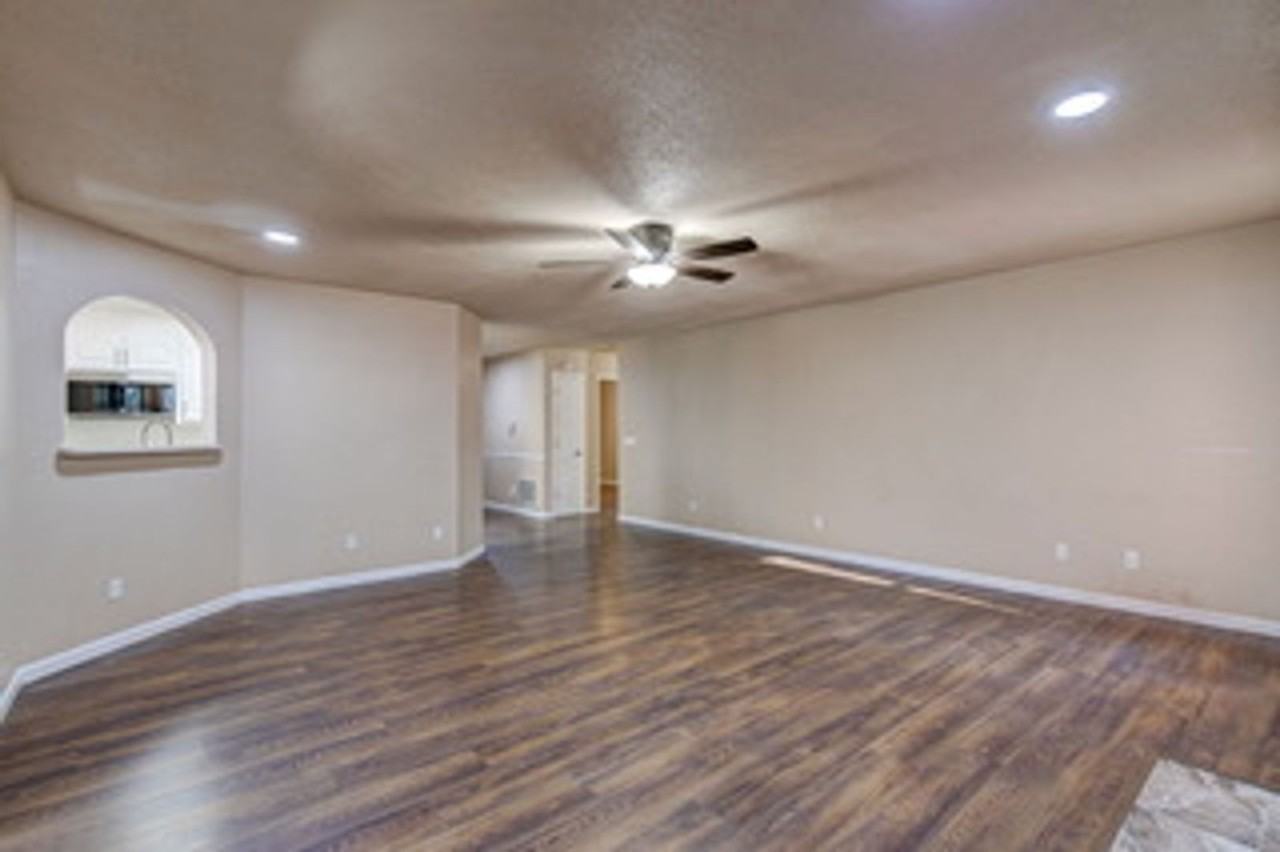 212 Running Deer Dr - Photo 4 of 21