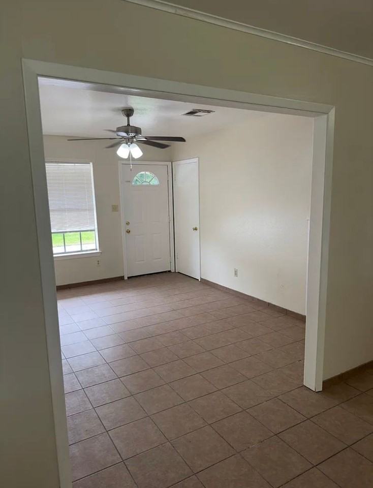 214 Guidry Rd - Photo 2 of 8
