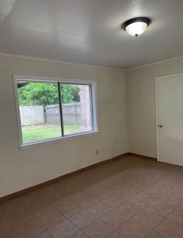 214 Guidry Rd - Photo 5 of 8