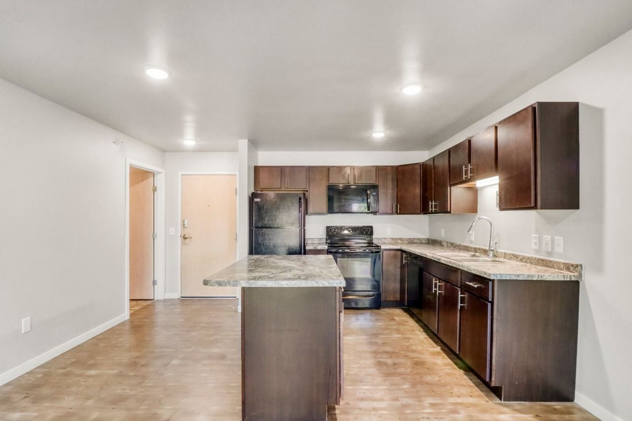 201 Holmes St E #308 - Photo 3 of 11
