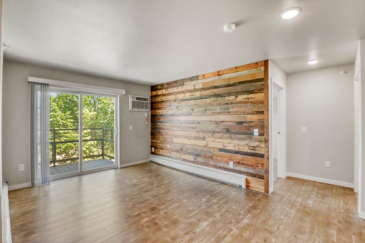 201 Holmes St E #308 - Photo 4 of 11