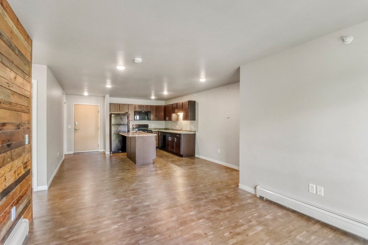 201 Holmes St E #308 - Photo 5 of 11