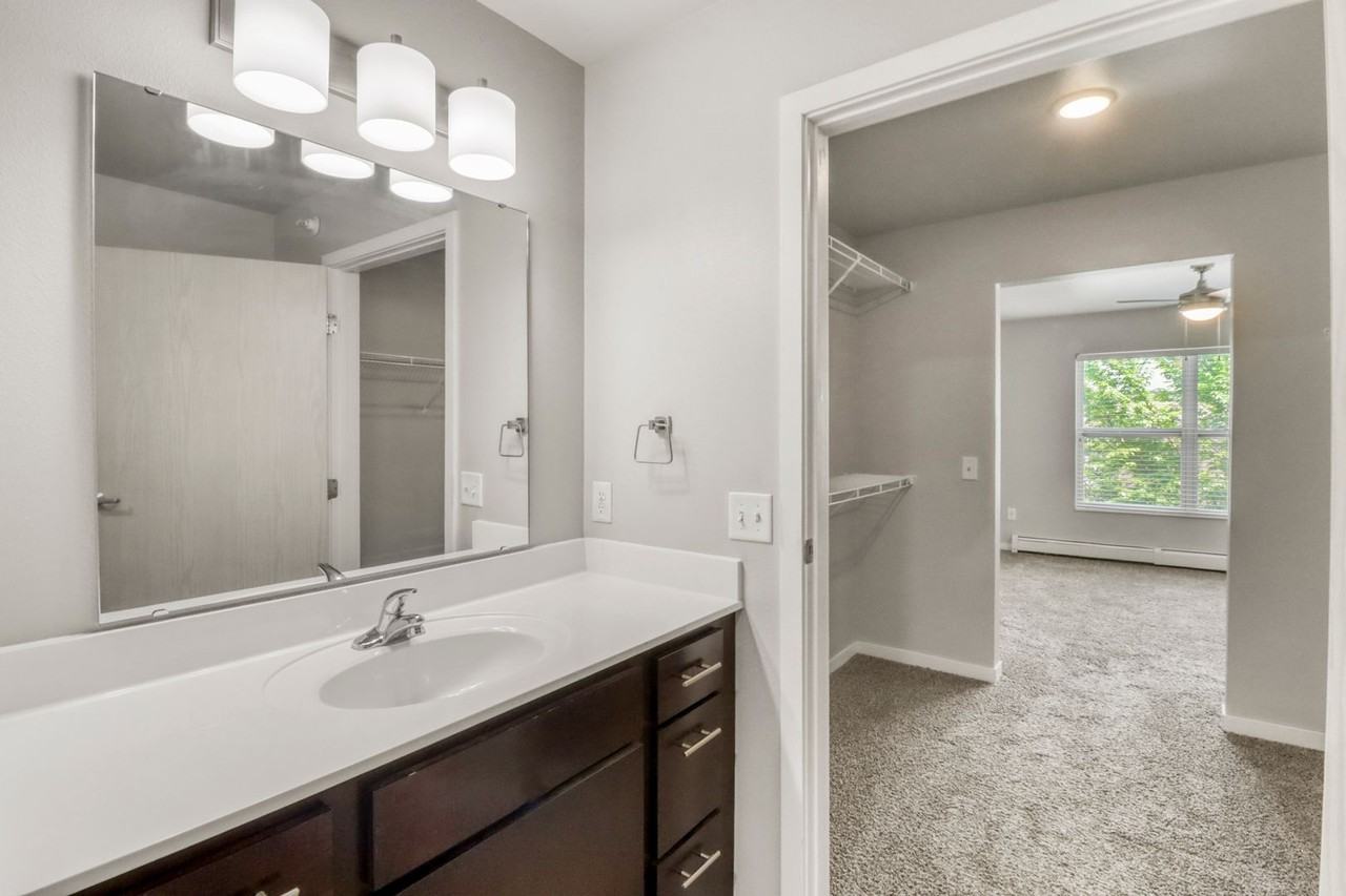 201 Holmes St E #308 - Photo 6 of 11