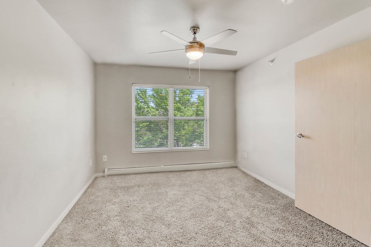 201 Holmes St E #308 - Photo 7 of 11