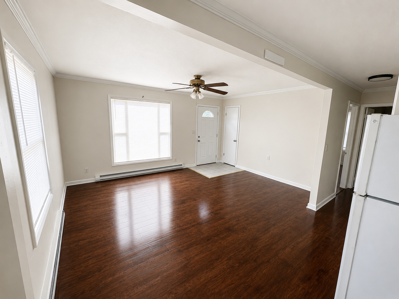 2582 Roselawn St - Photo 2 of 13