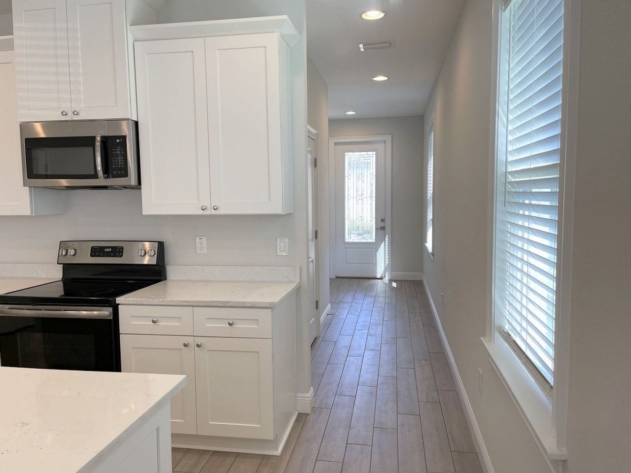 2502 W Fig St #2 - Photo 3 of 17