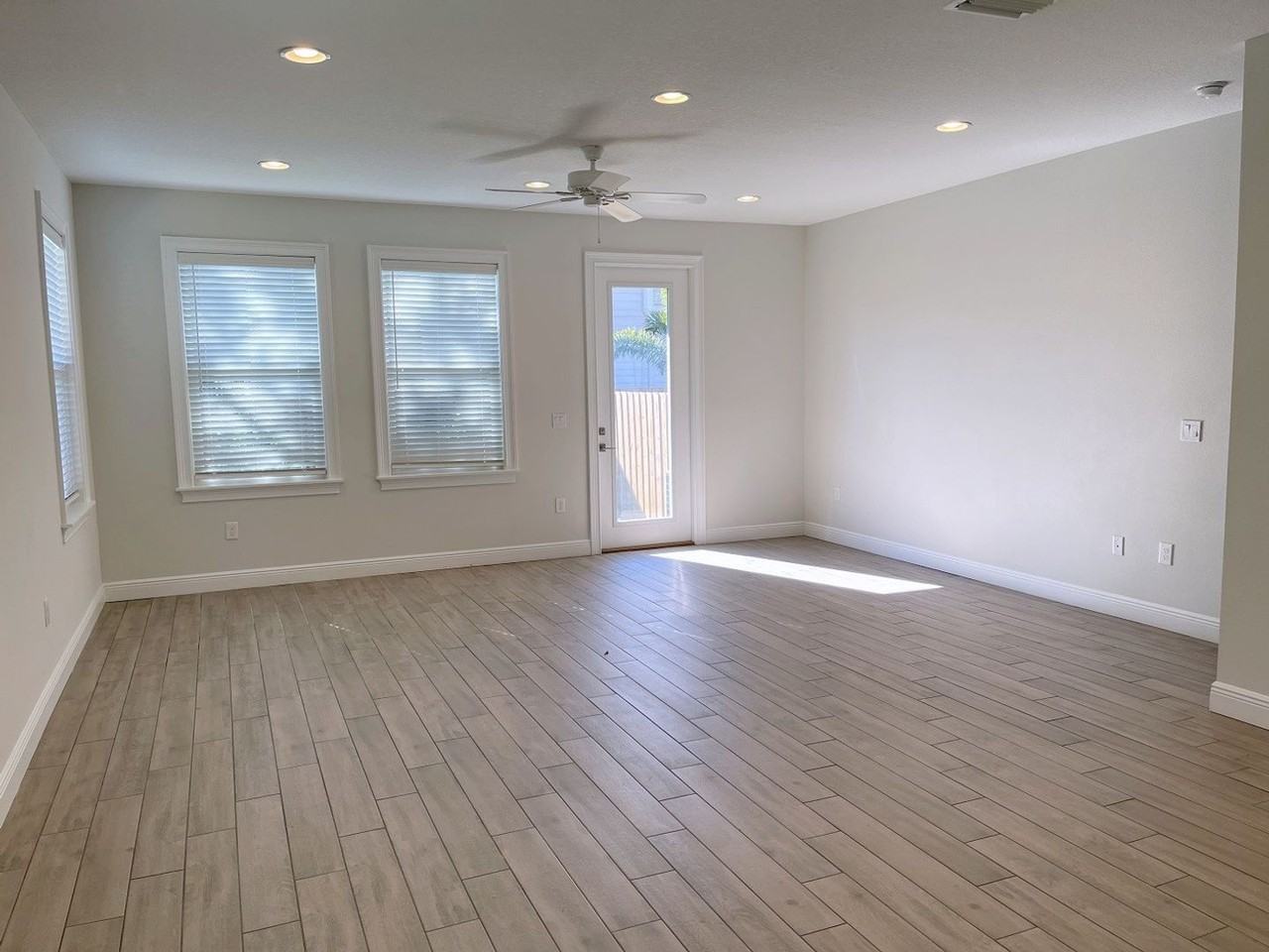 2502 W Fig St #2 - Photo 4 of 17