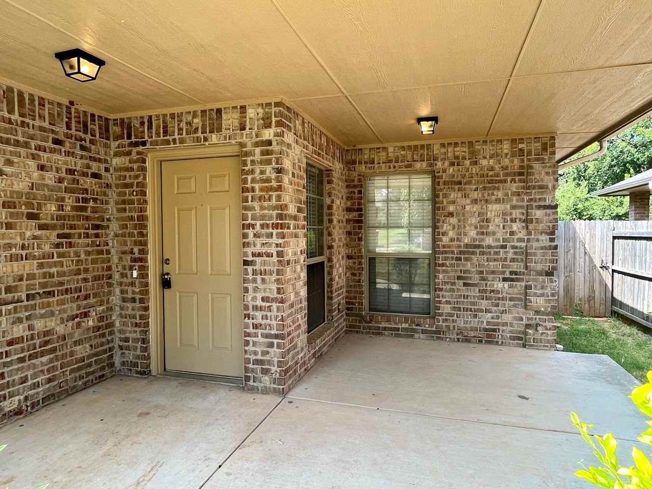 6737 Nw 125th Ct - Photo 2 of 22