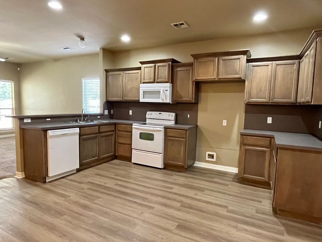 6737 Nw 125th Ct - Photo 5 of 22