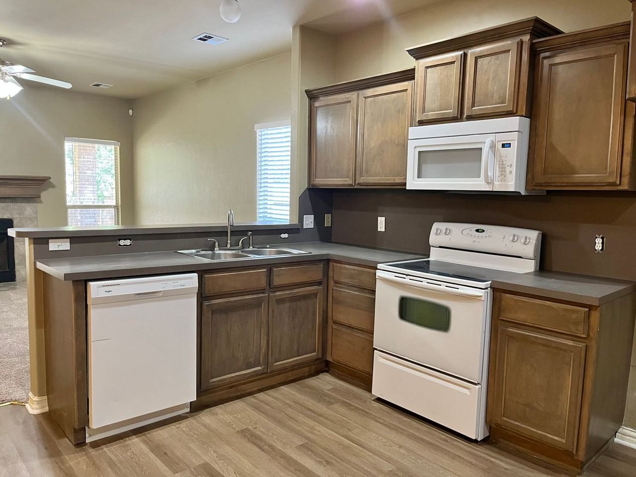 6737 Nw 125th Ct - Photo 6 of 22