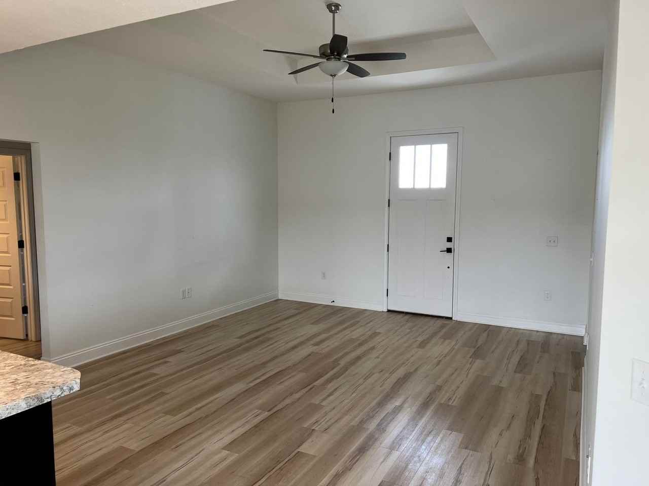 3218 Douglas Rd - Photo 4 of 4