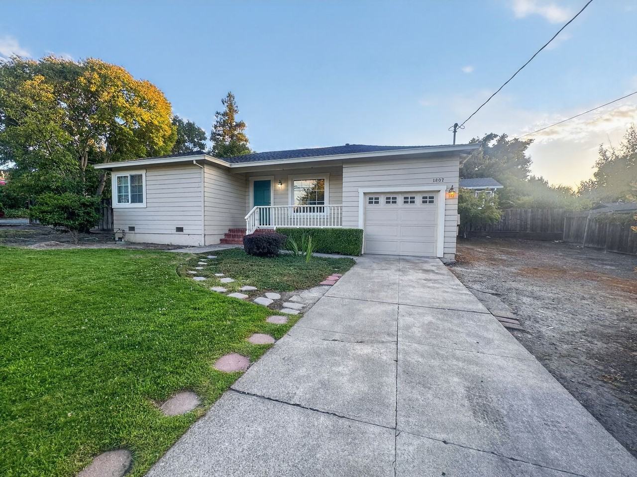 1807 San Miguel Dr - Photo 2 of 26