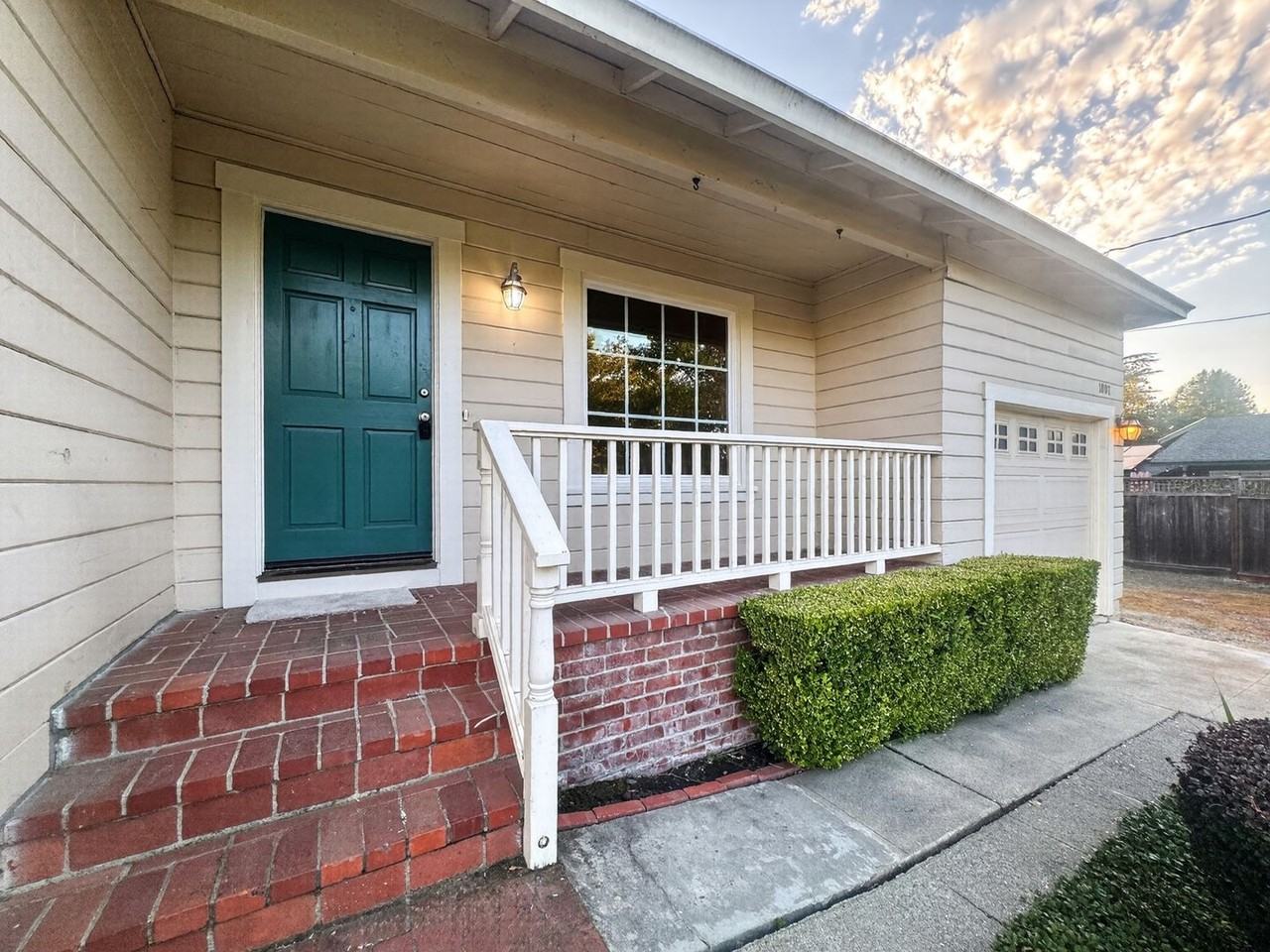 1807 San Miguel Dr - Photo 3 of 26