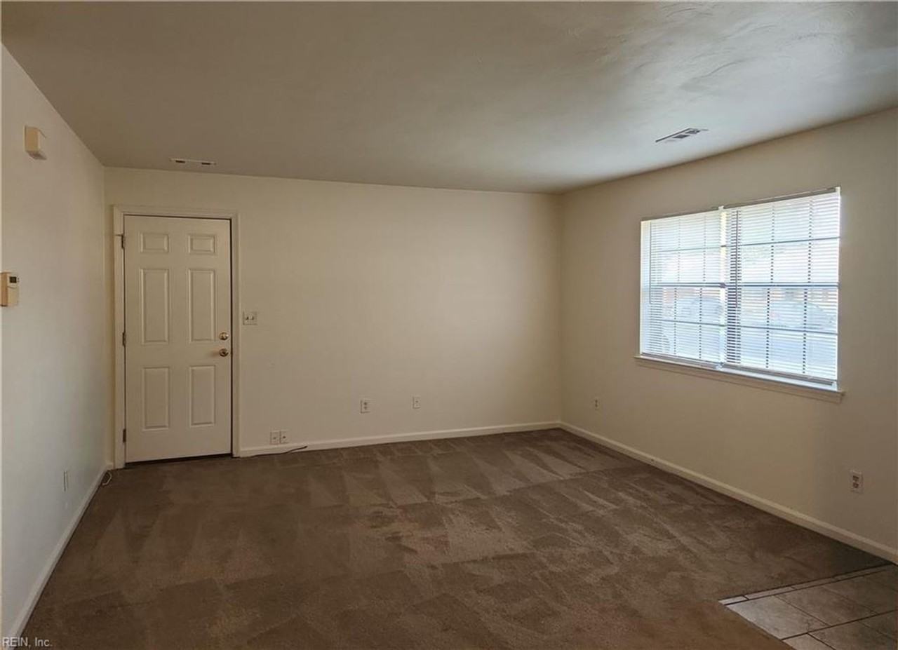 6045 Bradford Dr - Photo 4 of 33