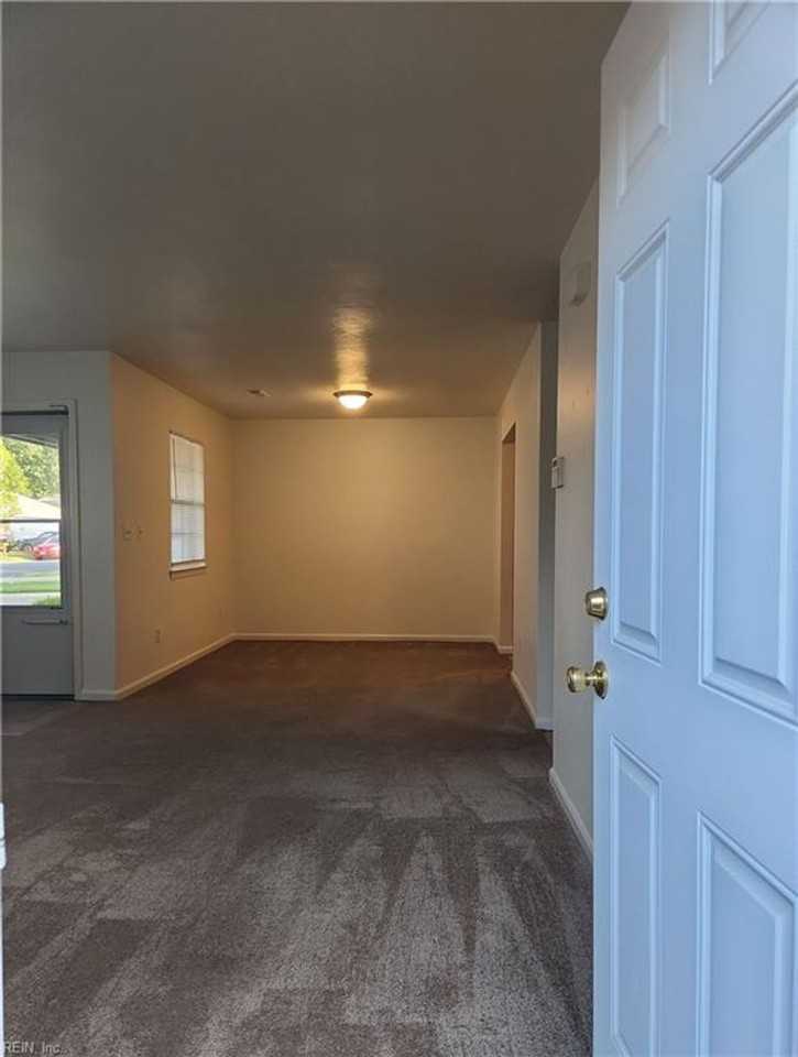 6045 Bradford Dr - Photo 7 of 33