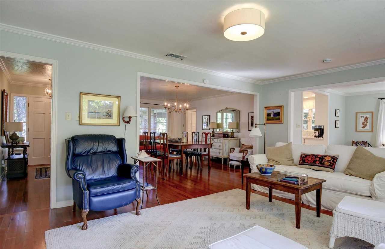 453 Ivy Cir - Photo 4 of 10