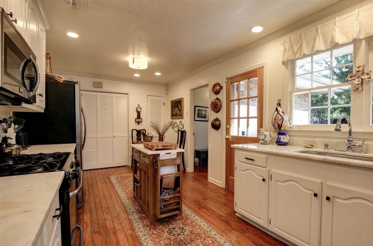 453 Ivy Cir - Photo 6 of 10