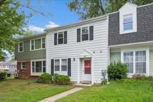 featured image of 14 Moon Maiden Ct