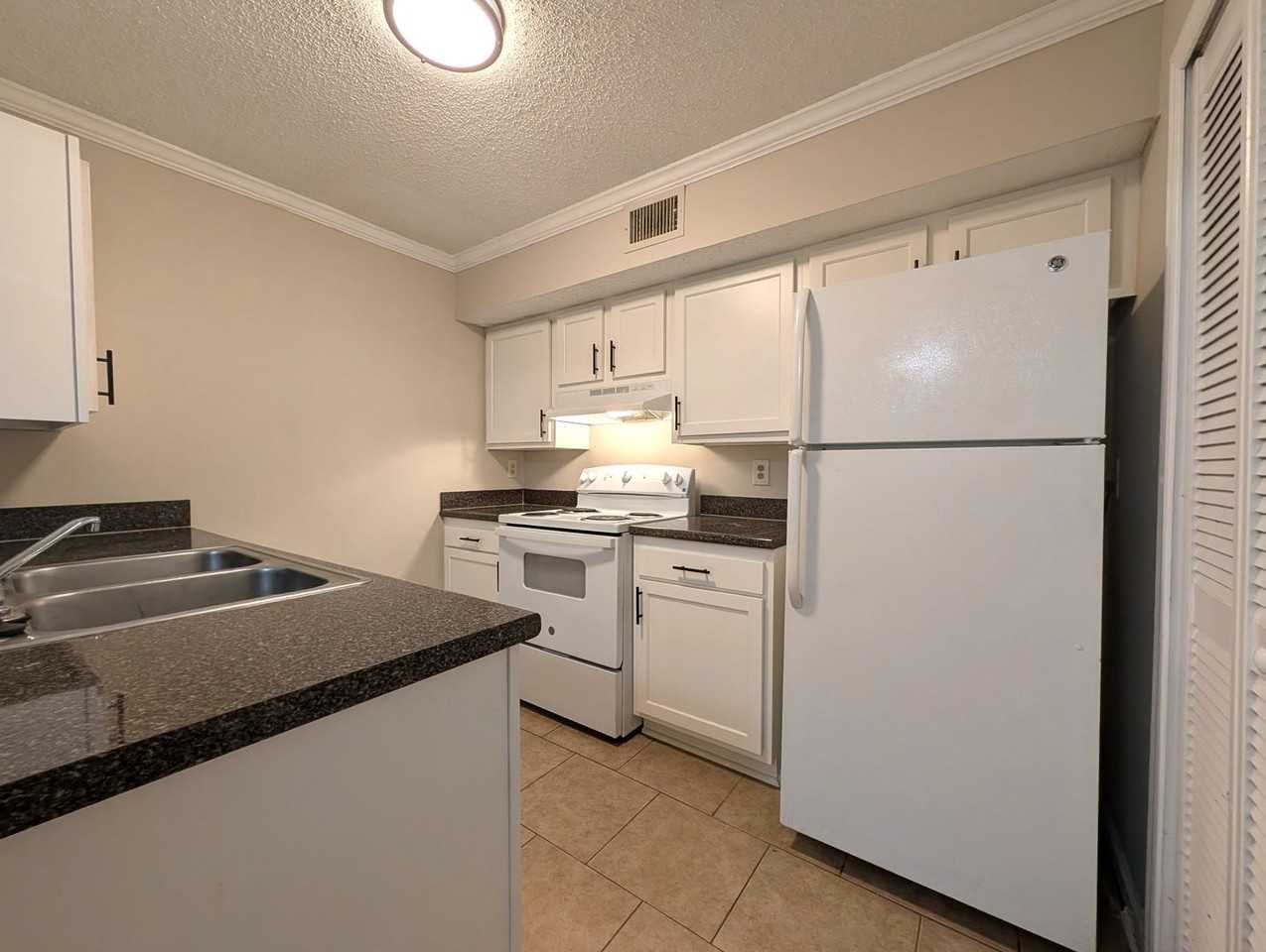 8538 Pineverde Ln - Photo 7 of 18