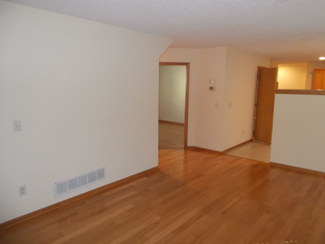 1020 Stinson St - Photo 4 of 35