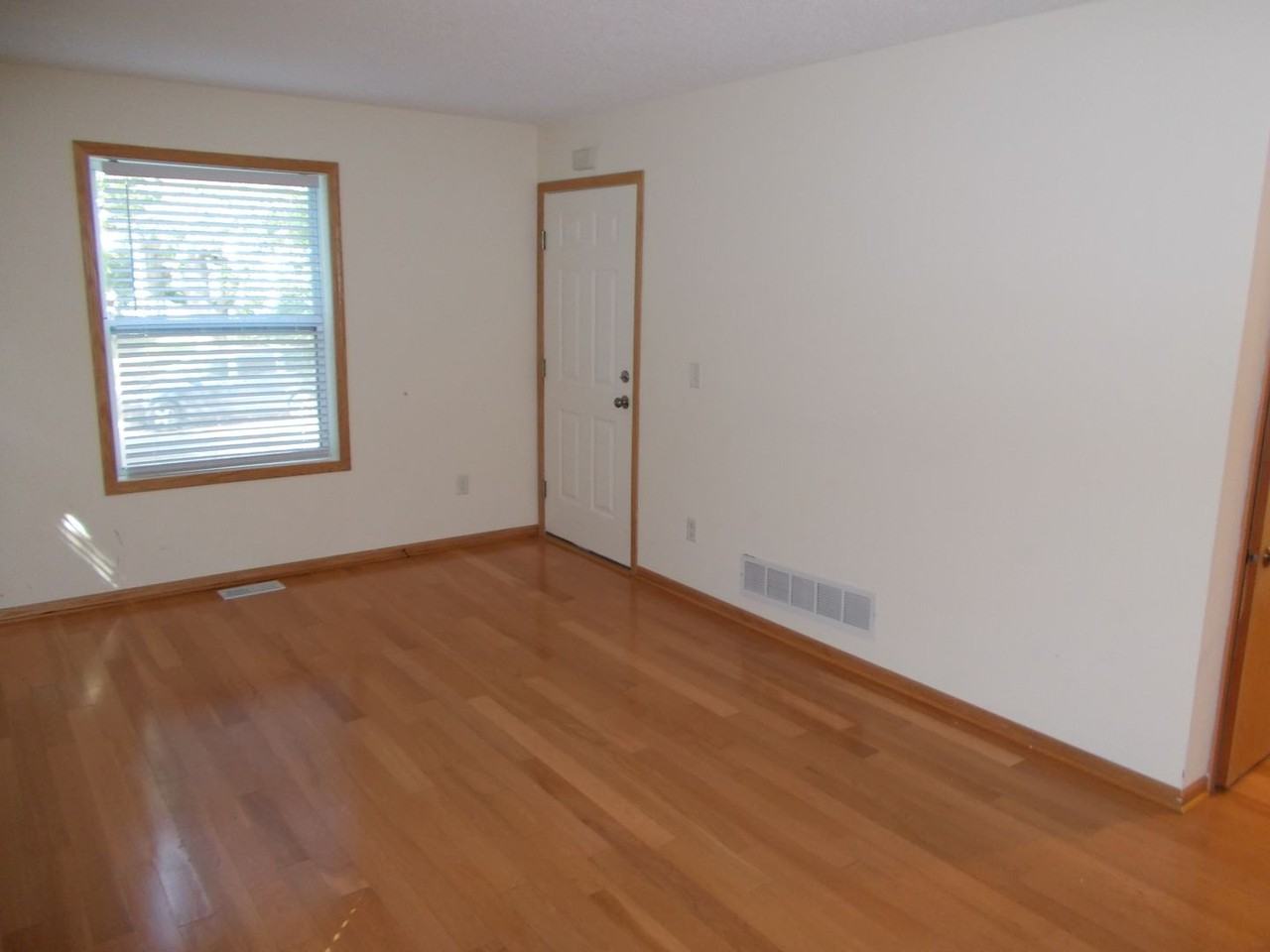 1020 Stinson St - Photo 5 of 35
