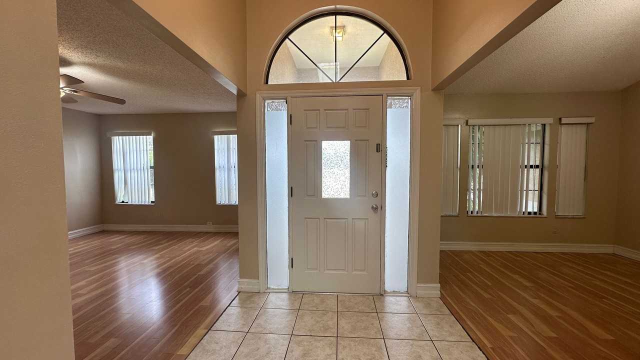 487 Carrigan Ave - Photo 3 of 46