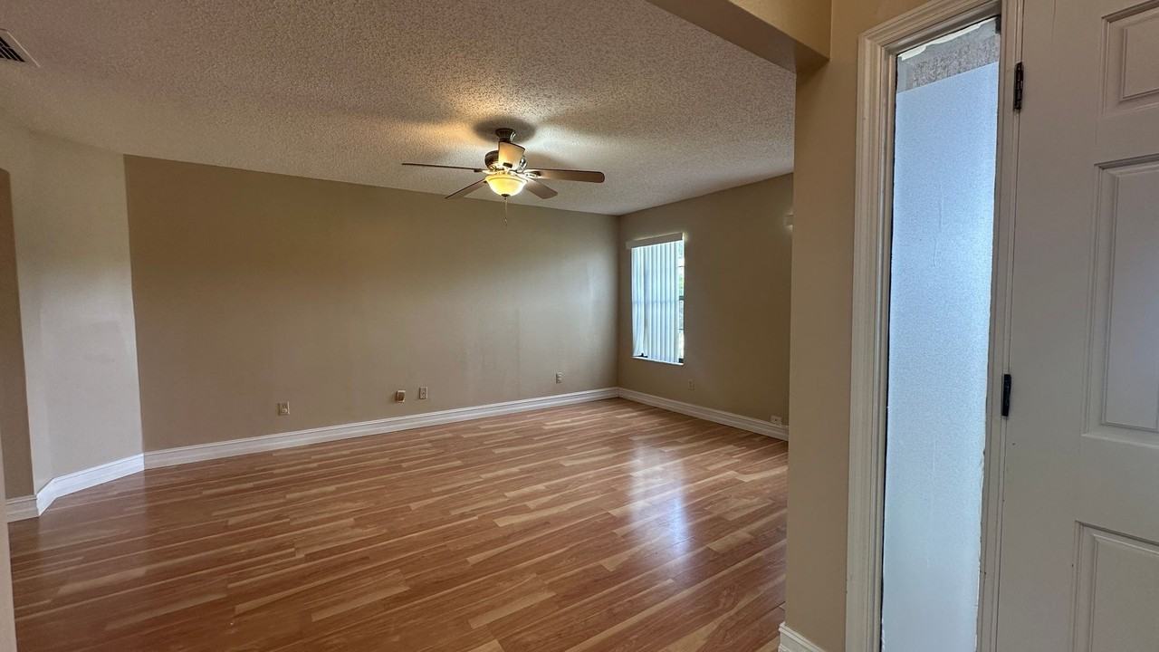 487 Carrigan Ave - Photo 4 of 46