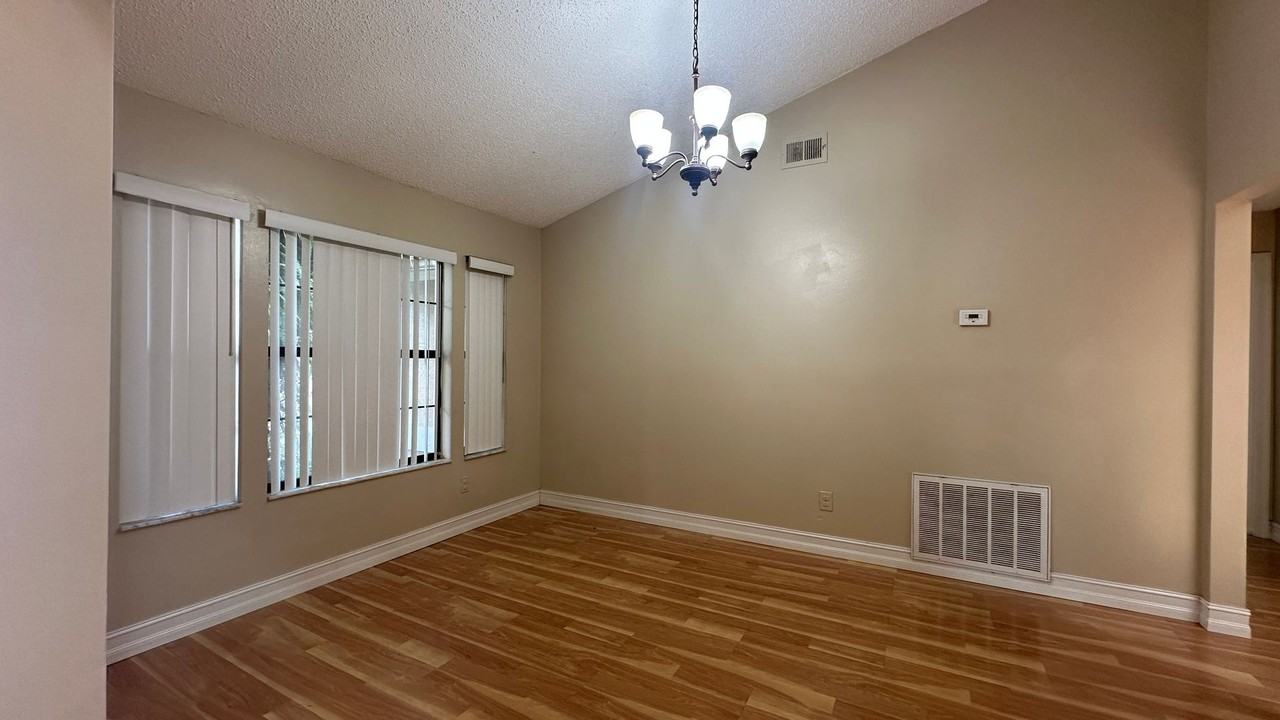 487 Carrigan Ave - Photo 5 of 46