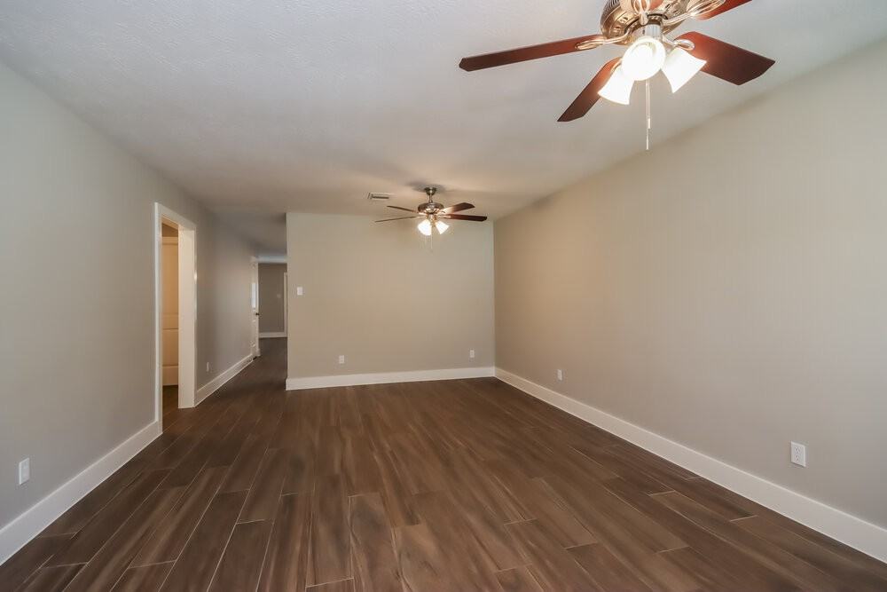 18154 Windy Oaks Ct - Photo 3 of 16
