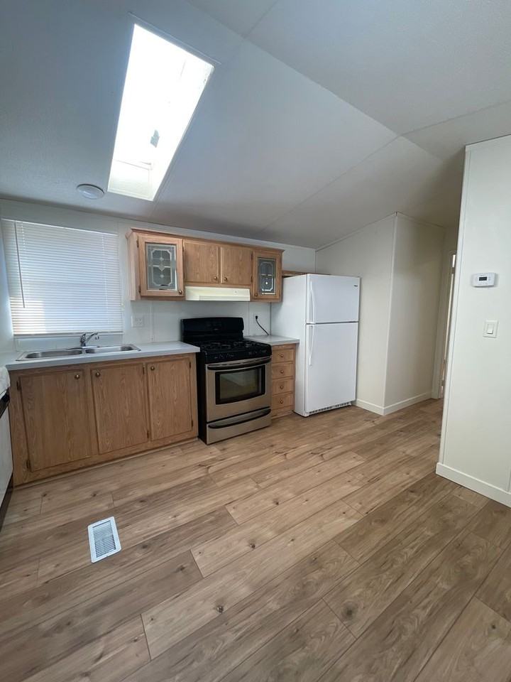 333 N Meldrum St #3 - Photo 3 of 12