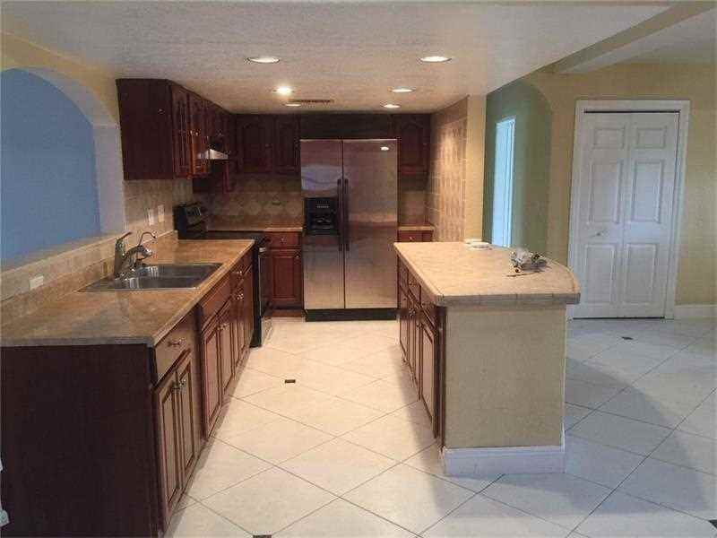 8003 NW 68th Ave - Photo 2 of 8