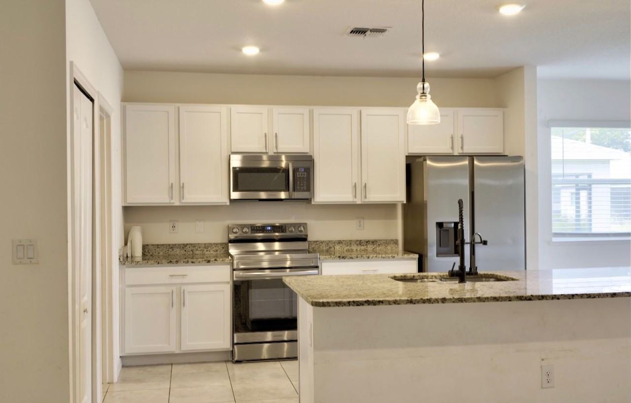 8975 102nd Ave - Photo 4 of 11