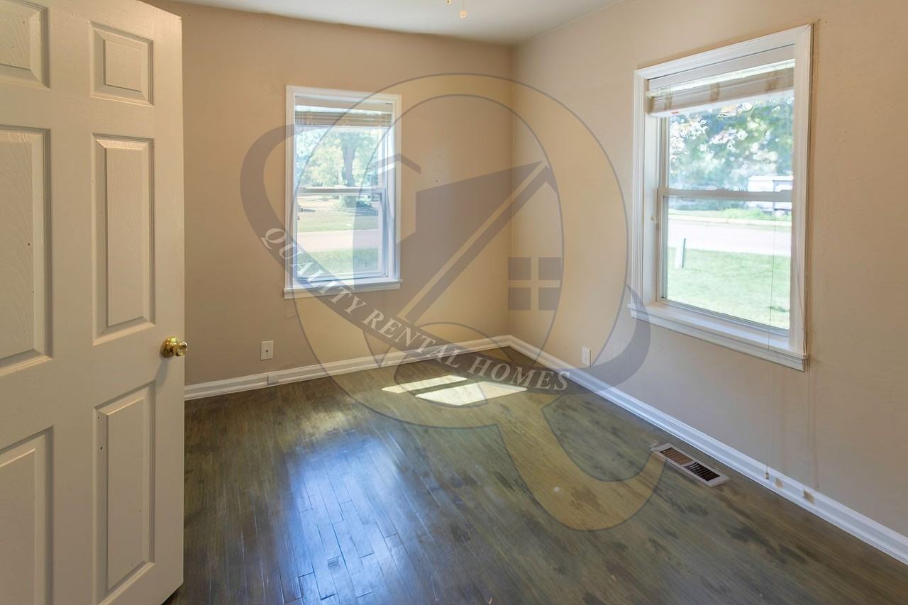 2468 Beulah St - Photo 5 of 16