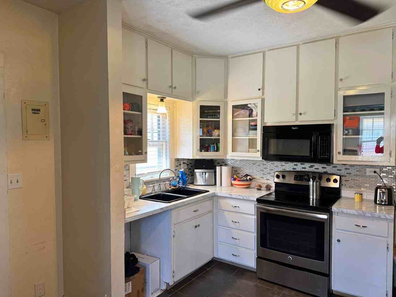 1411 Garfield St - Photo 5 of 23