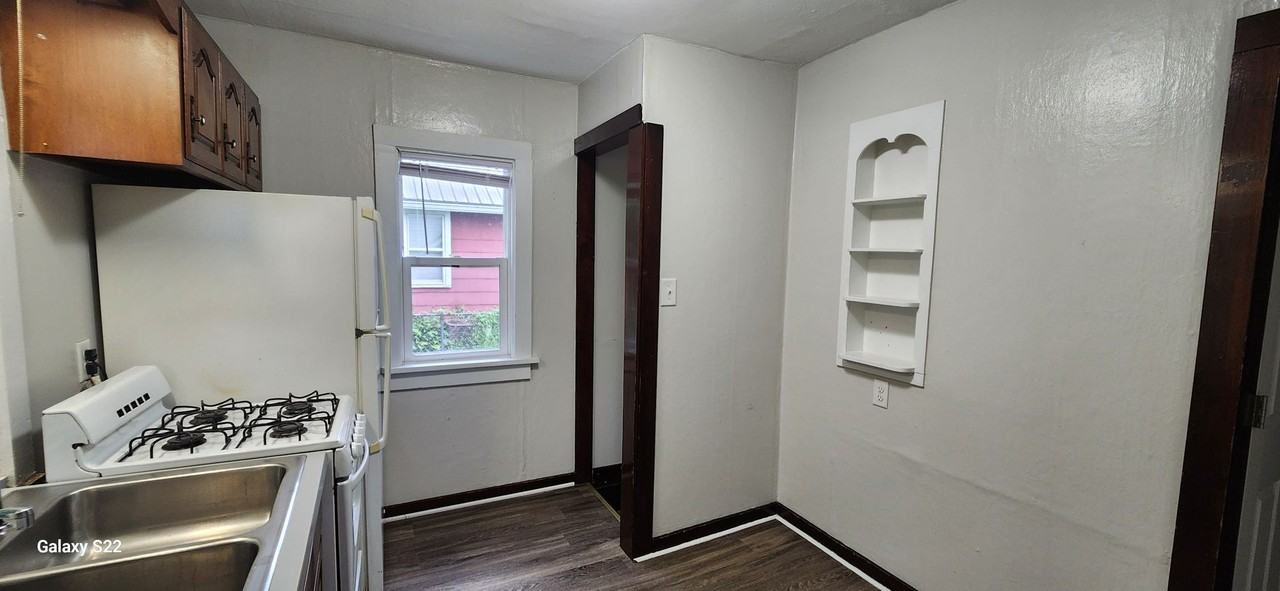 318 E 15th St N - Photo 3 of 11