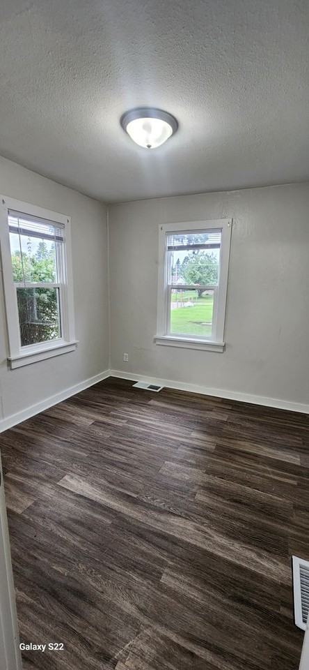 318 E 15th St N - Photo 6 of 11