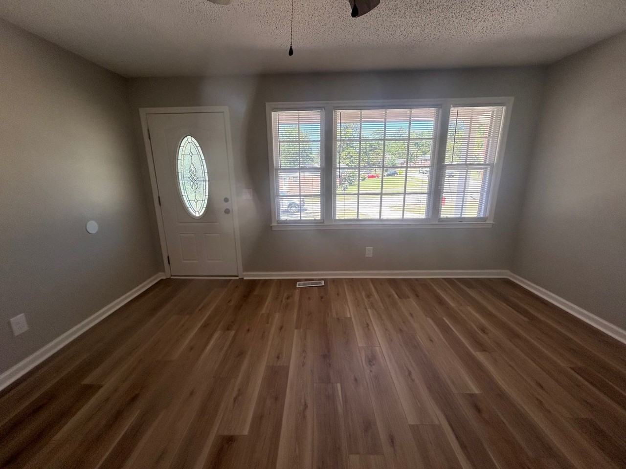 3728 Baywater Dr - Photo 4 of 25