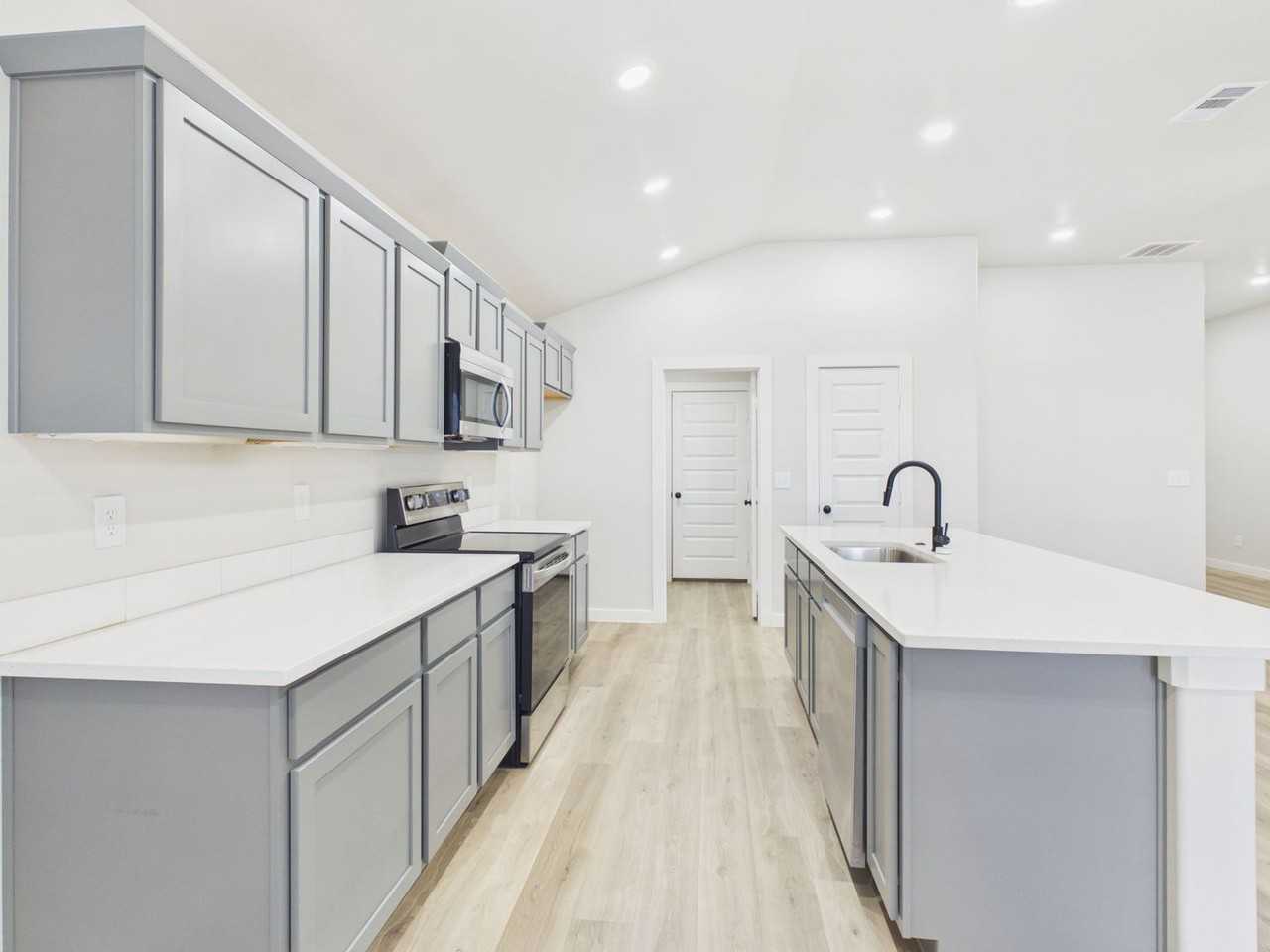 3102 Swenson St - Photo 3 of 21
