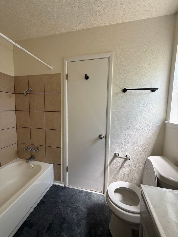 2307 Lake Louise Dr - Photo 6 of 12