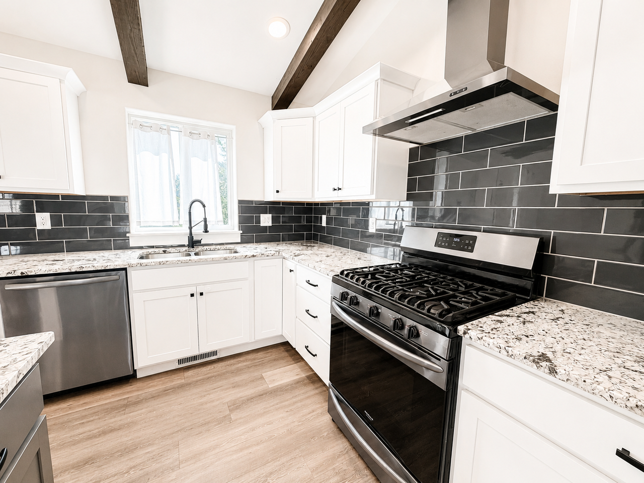 901 David Dr - Photo 3 of 8