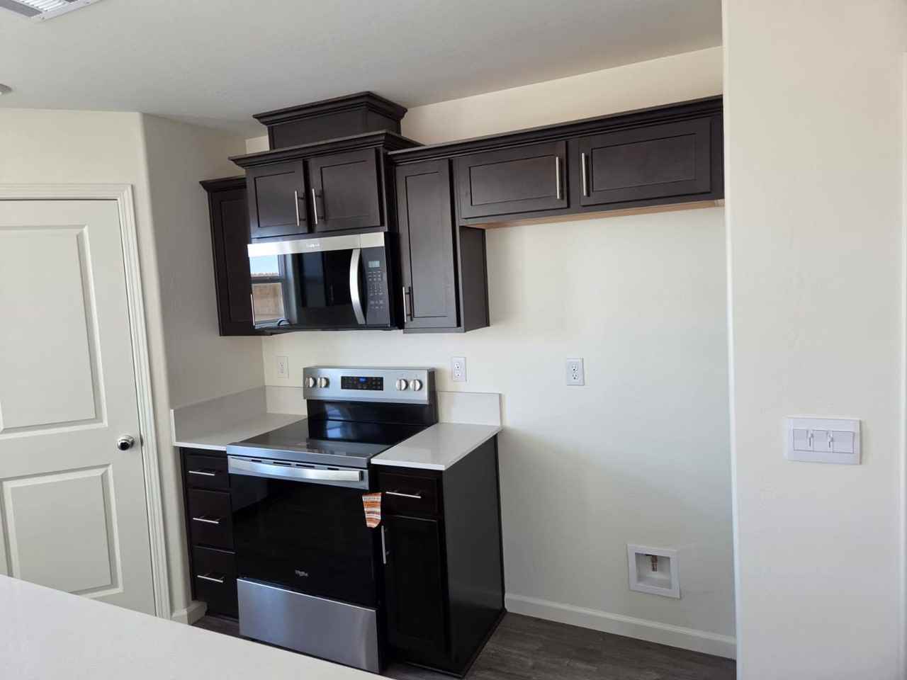 8215 8215 Tydeman Dr - Photo 2 of 20