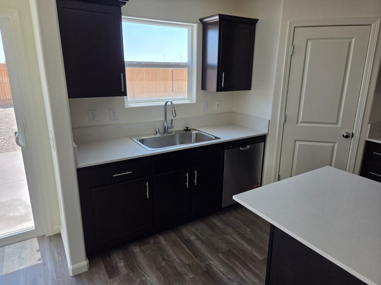 8215 8215 Tydeman Dr - Photo 3 of 20