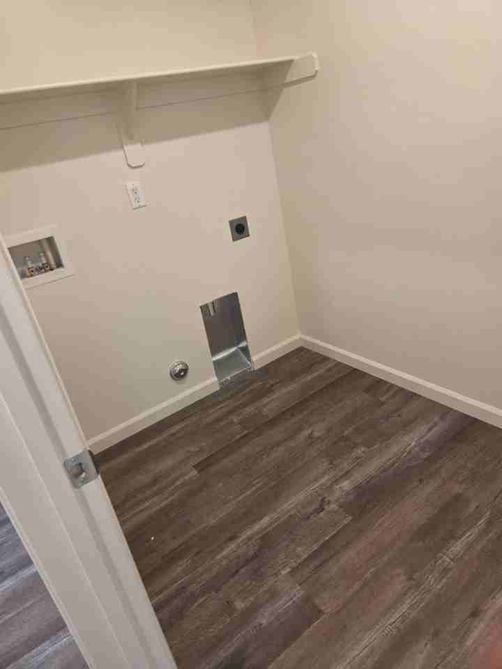 8215 8215 Tydeman Dr - Photo 7 of 20