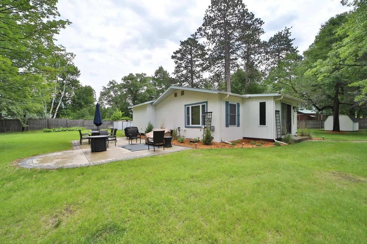 10032 N Long Lake Rd - Photo 2 of 24