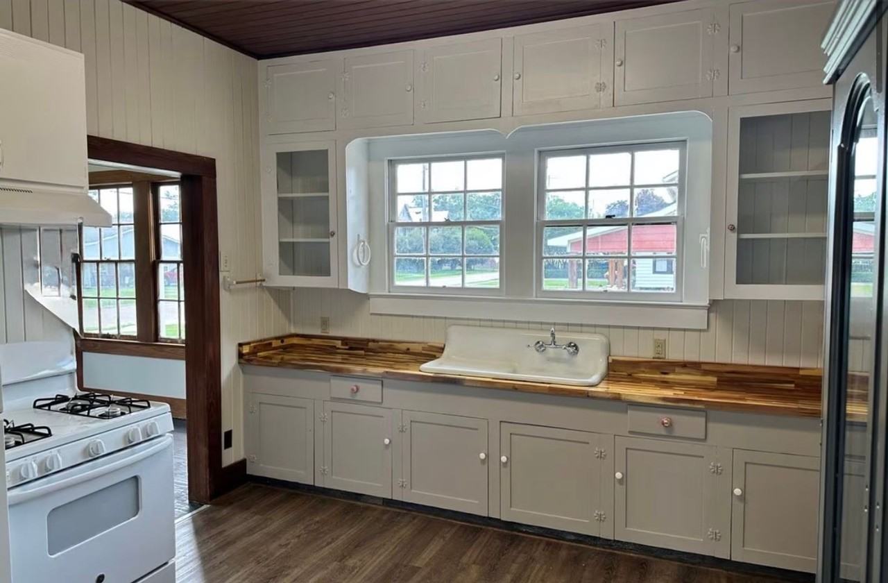 426 Bellevue St - Photo 4 of 10