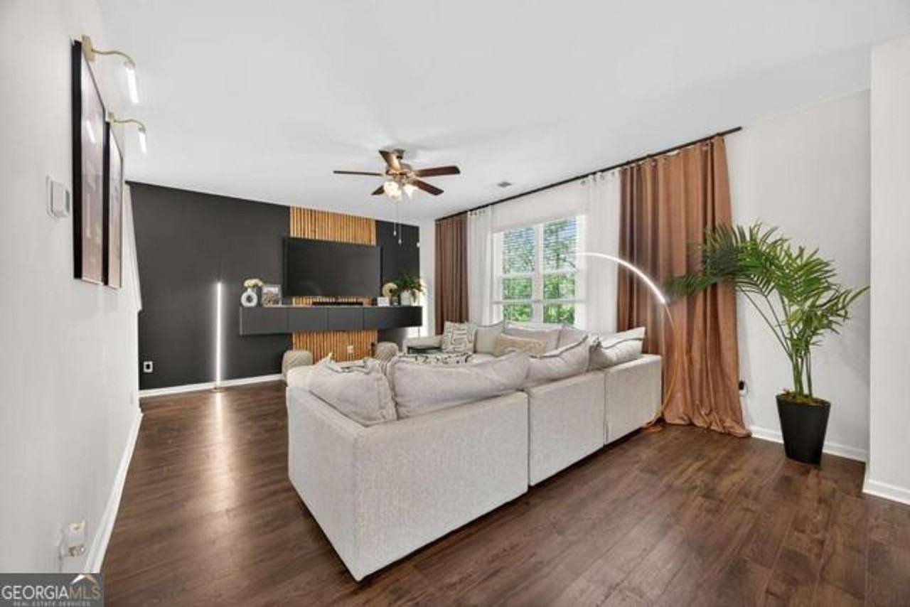 1253 Richmond Ct Se - Photo 4 of 47
