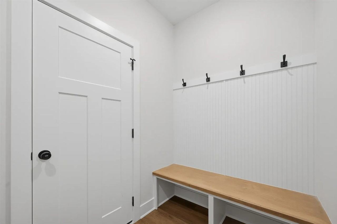 119 119 N Mendocino Ct - Photo 2 of 21