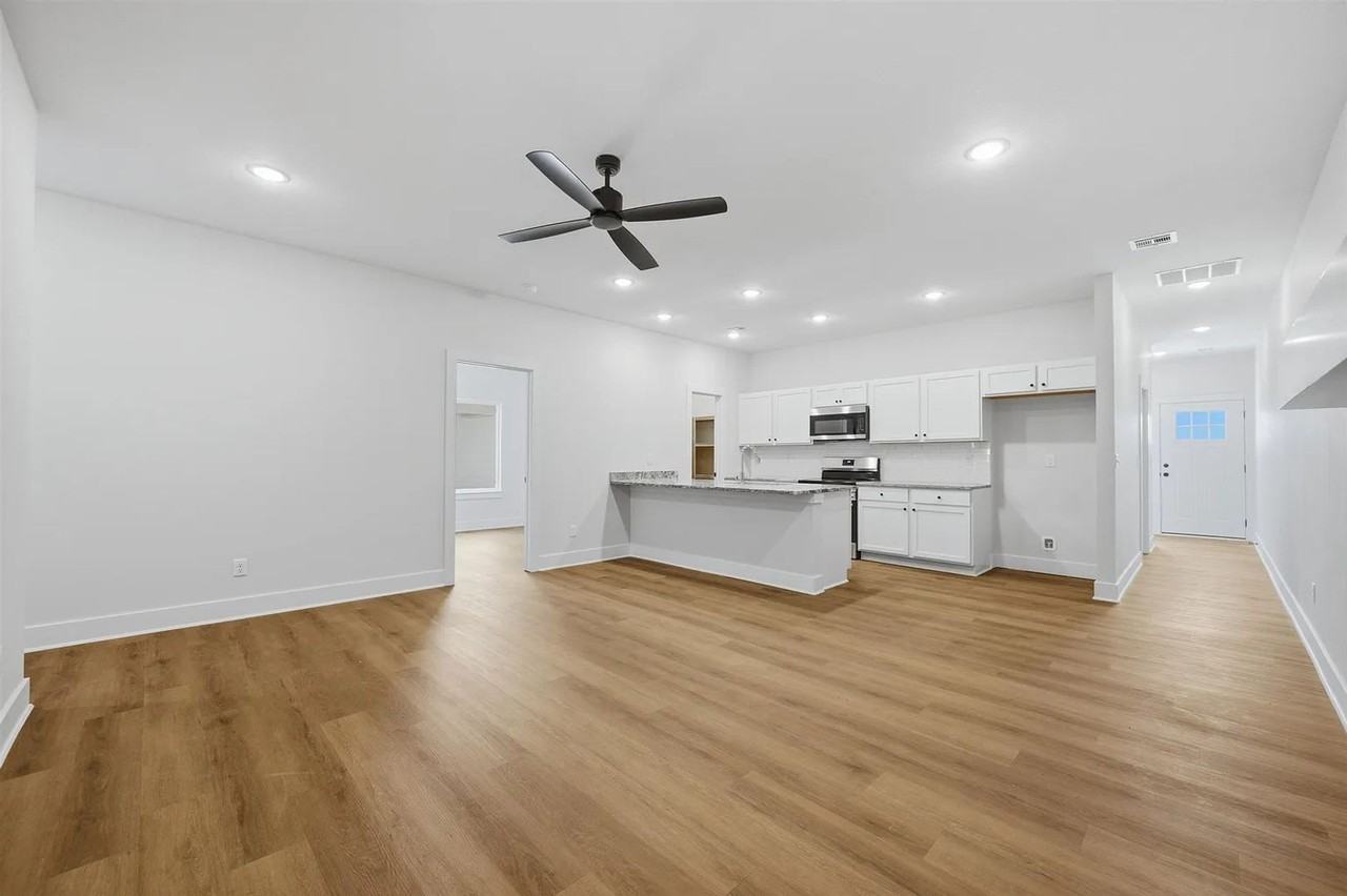 119 119 N Mendocino Ct - Photo 3 of 21